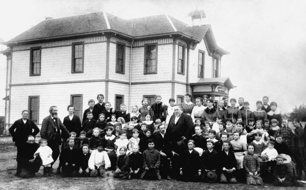 Eastside School, la primera escuela en Madera